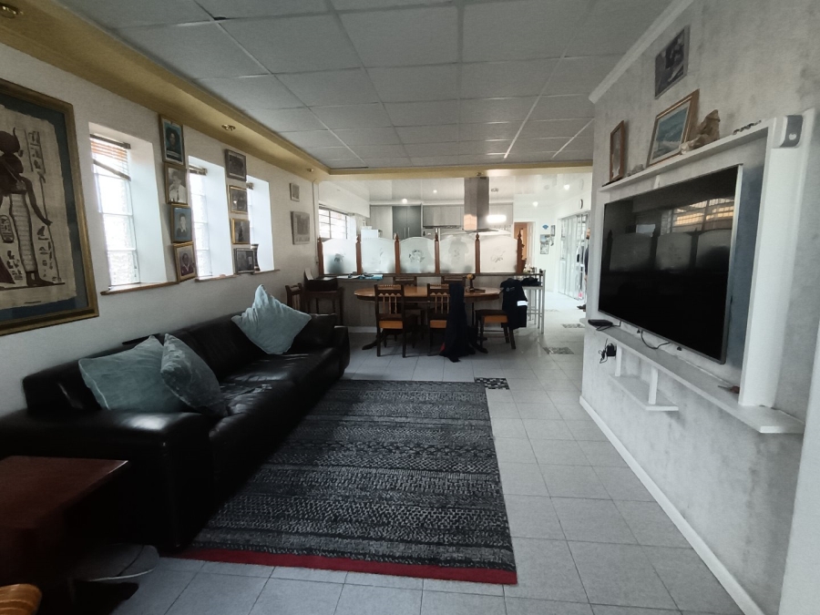 6 Bedroom Property for Sale in Maitland Western Cape